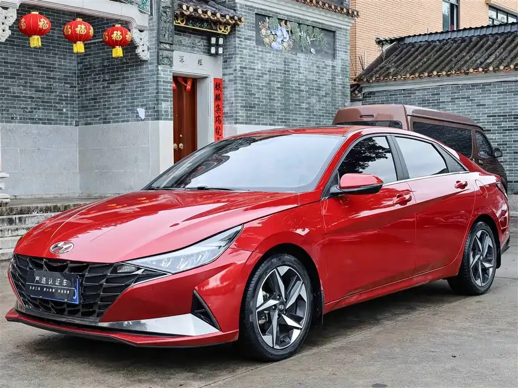 Hyundai Elantra — фото 1
