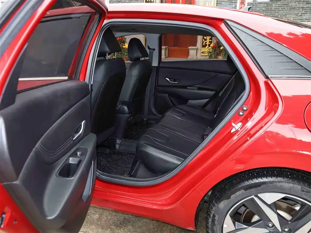 Hyundai Elantra — фото 10