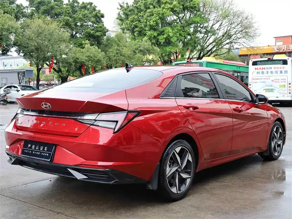 Hyundai Elantra — фото 5