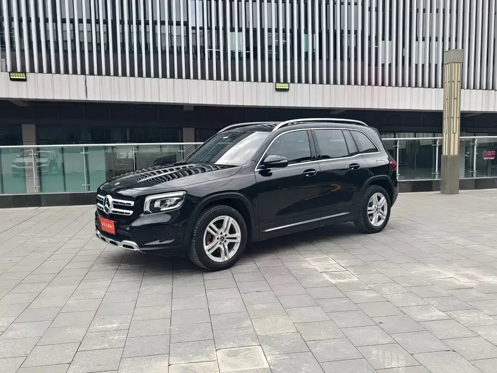 Mercedes-Benz GLB — фото 1