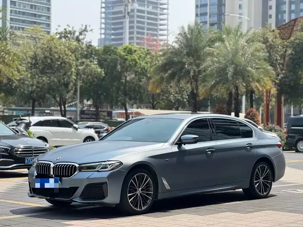 BMW 5 Series — фото 1