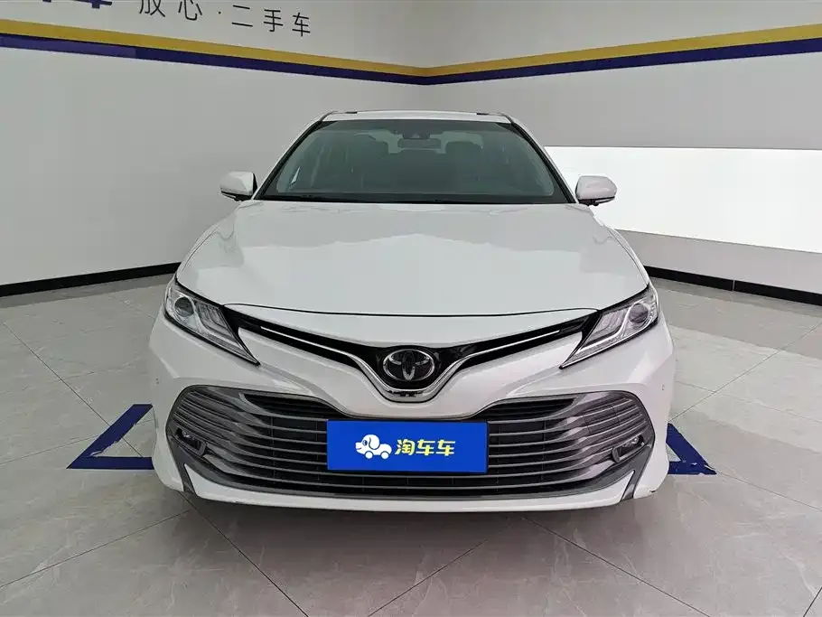 Toyota Camry — фото 3