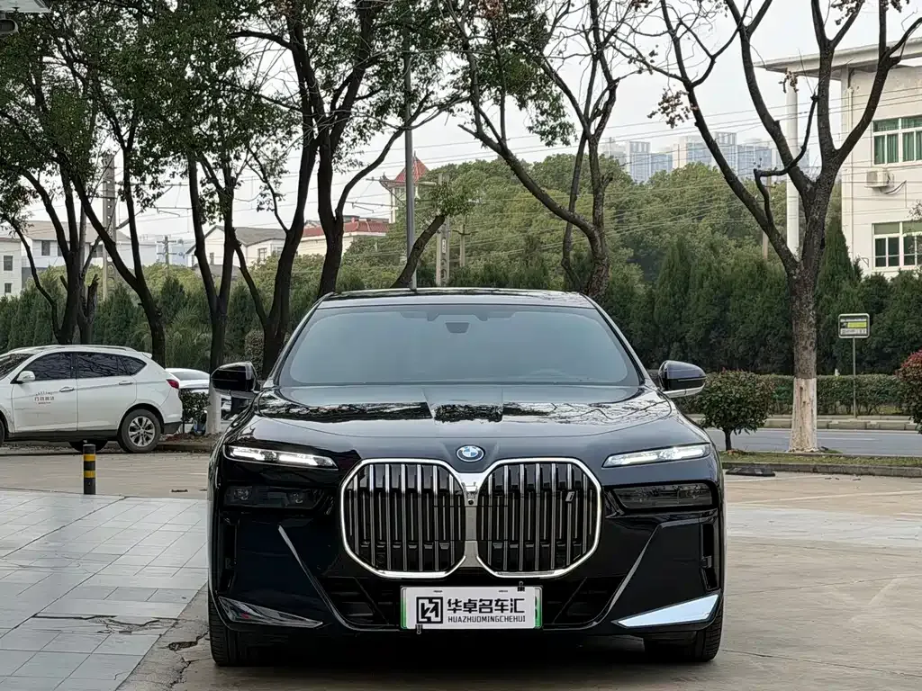 BMW i7 — фото 8