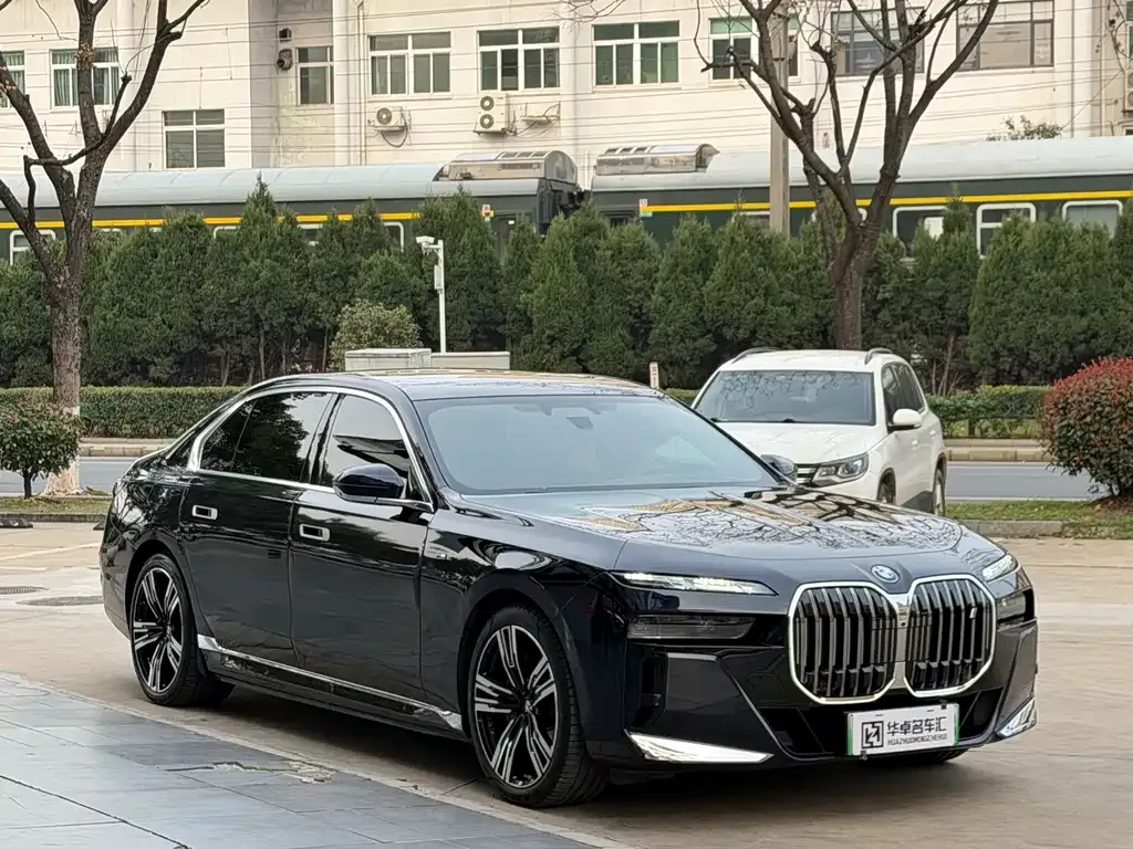 BMW i7 — фото 3