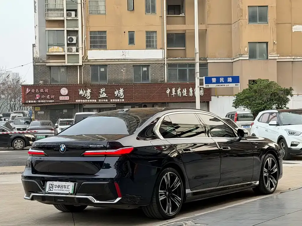 BMW i7 — фото 10
