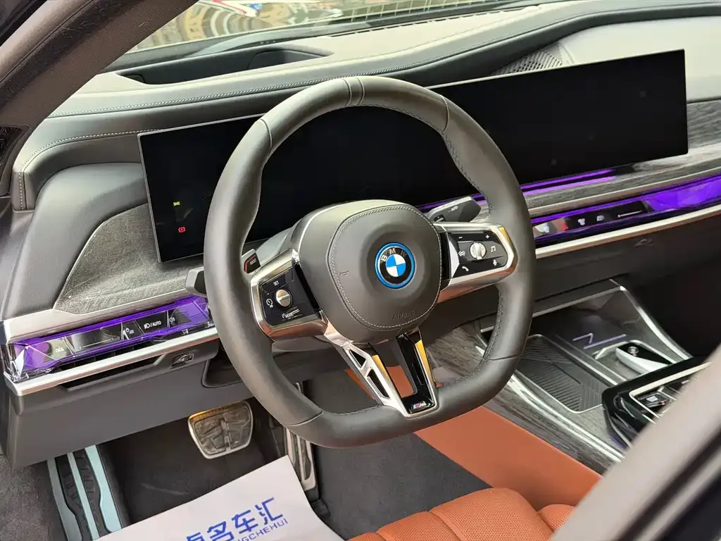 BMW i7 — фото 9