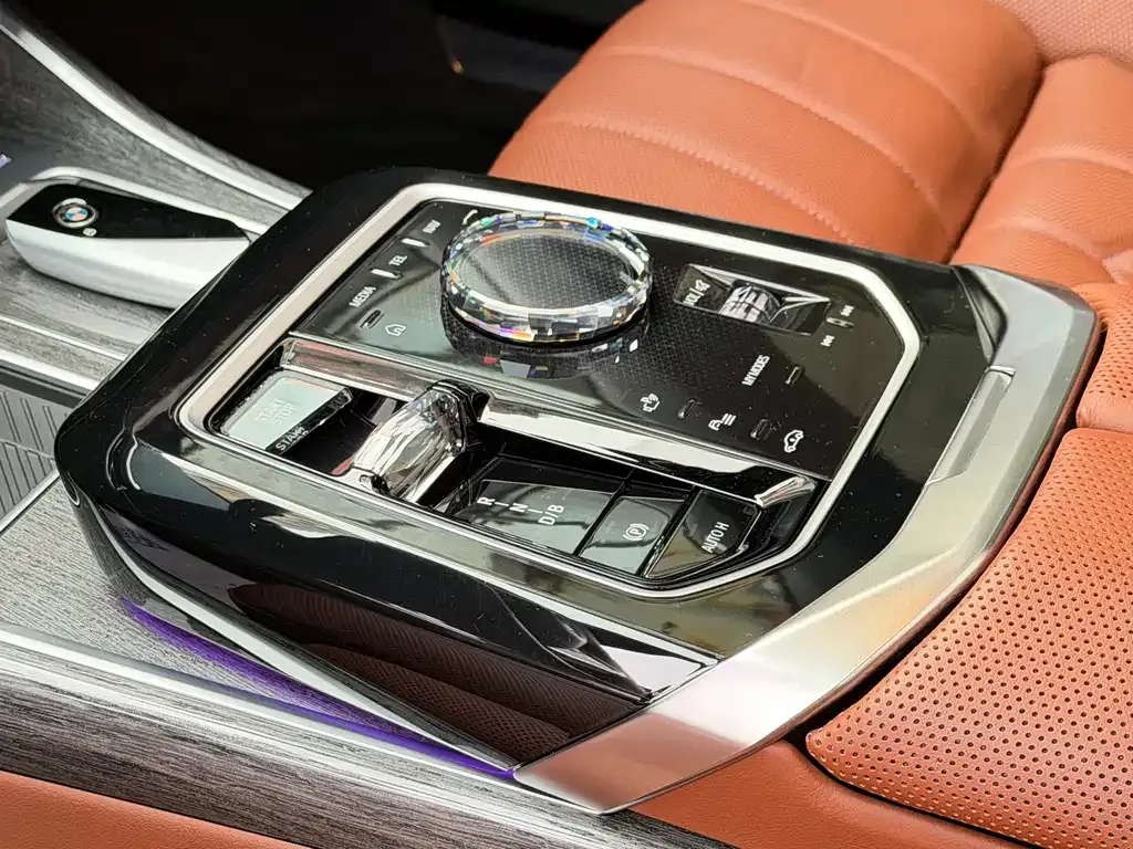 BMW i7 — фото 2