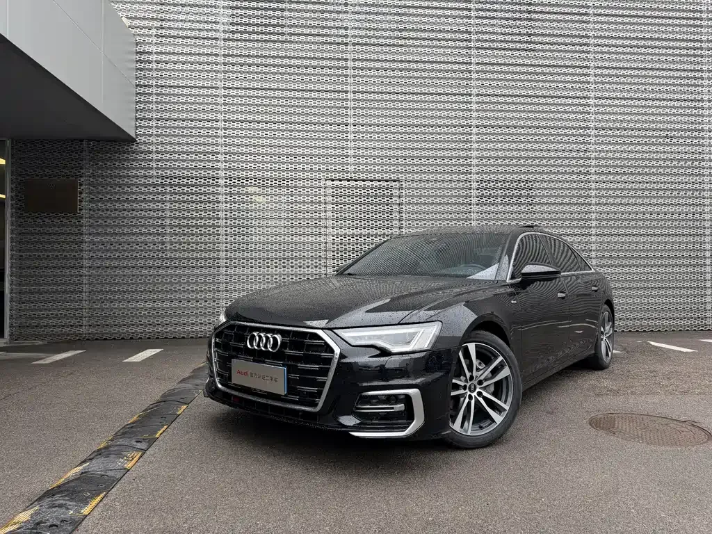 Audi A6L — фото 1