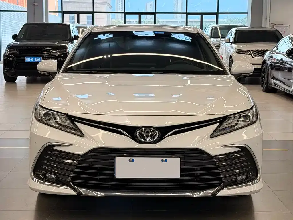 Toyota Camry — фото 4