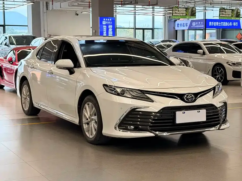 Toyota Camry — фото 5