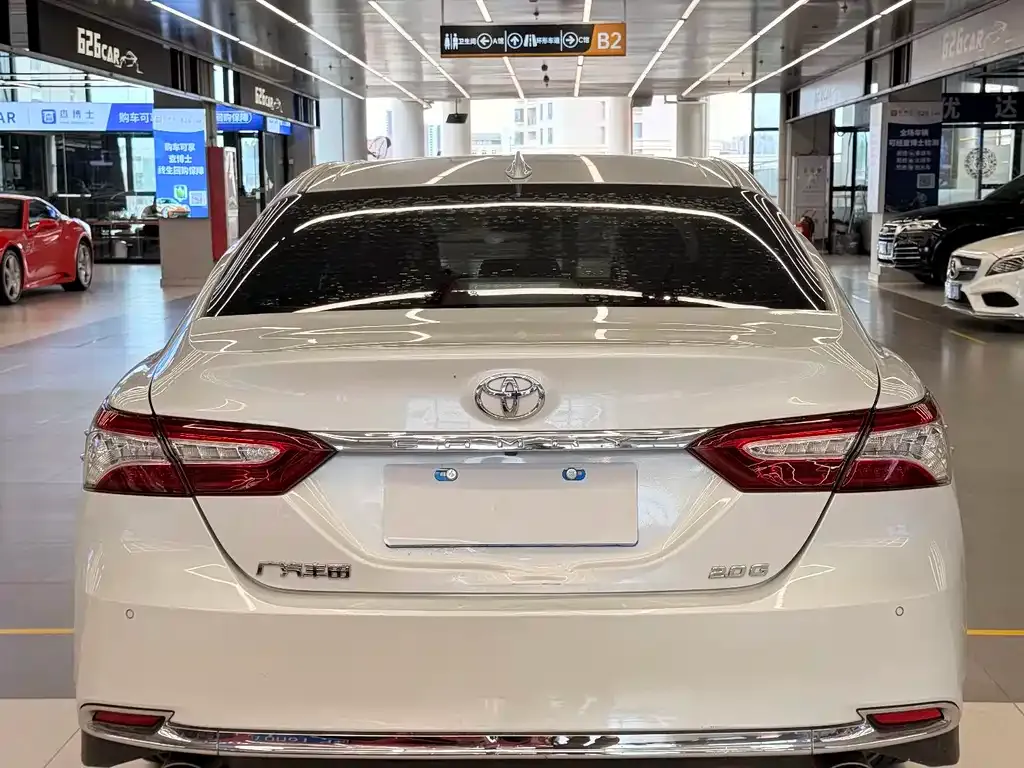 Toyota Camry — фото 8