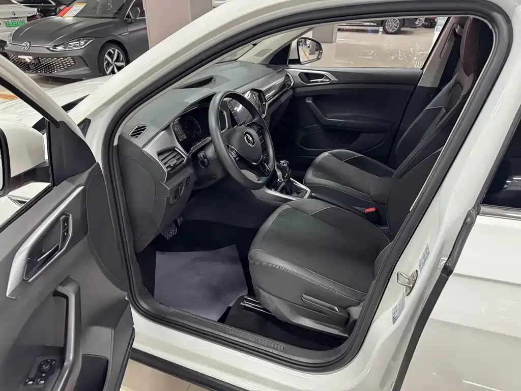 Volkswagen T-Cross — фото 10