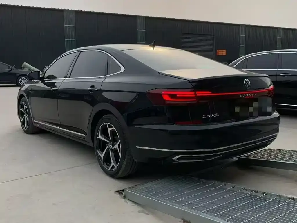 Volkswagen Passat — фото 6