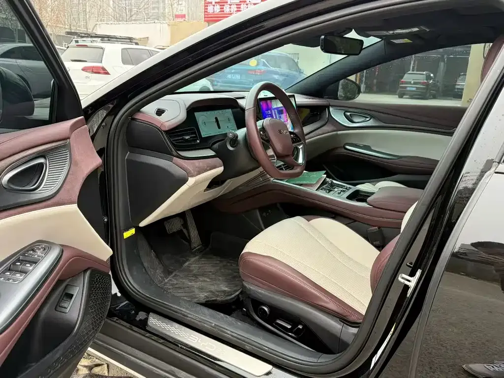 BYD Seal — фото 2