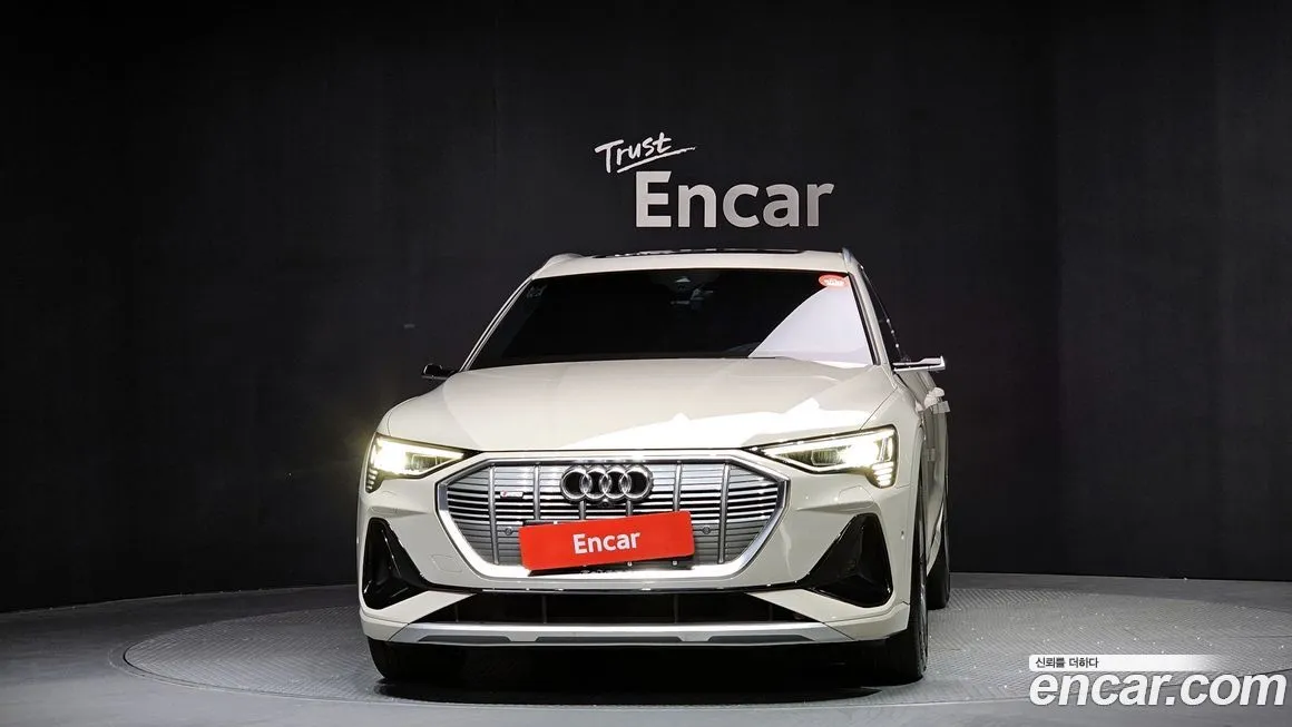 Audi e-tron — фото 3