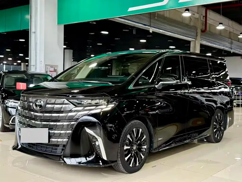 Toyota Alphard — фото 1