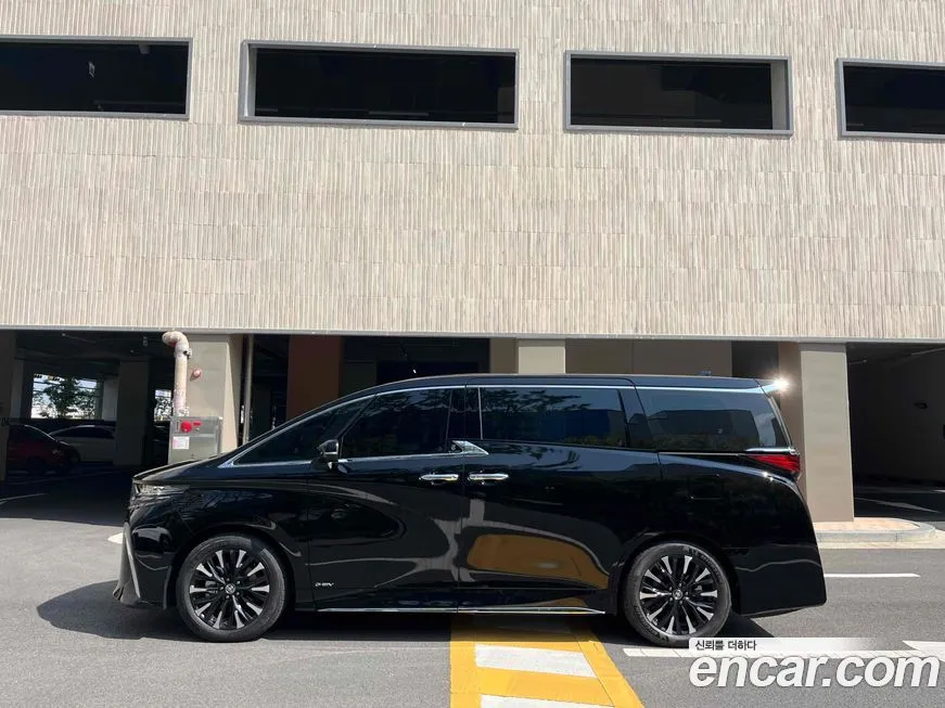 Toyota Alphard — фото 4