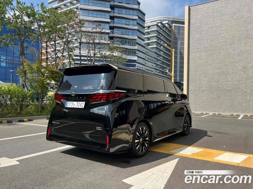Toyota Alphard — фото 9
