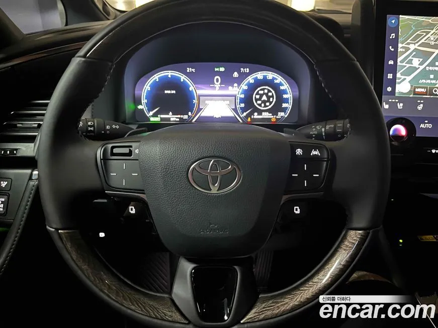 Toyota Alphard — фото 5
