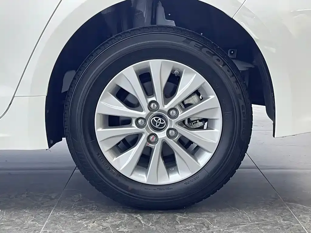 Toyota Corolla — фото 10