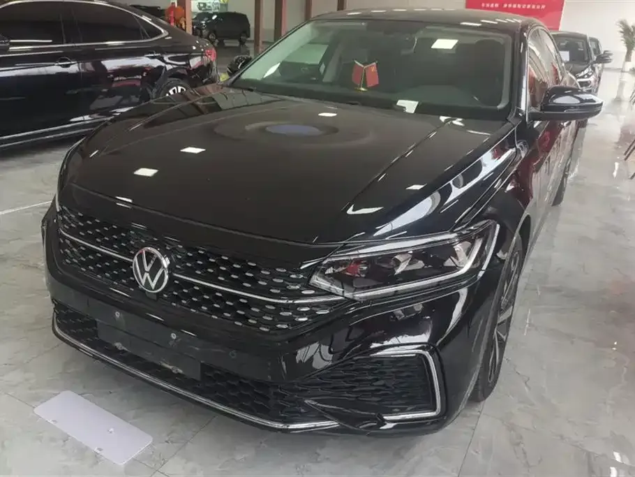 Volkswagen Passat — фото 1