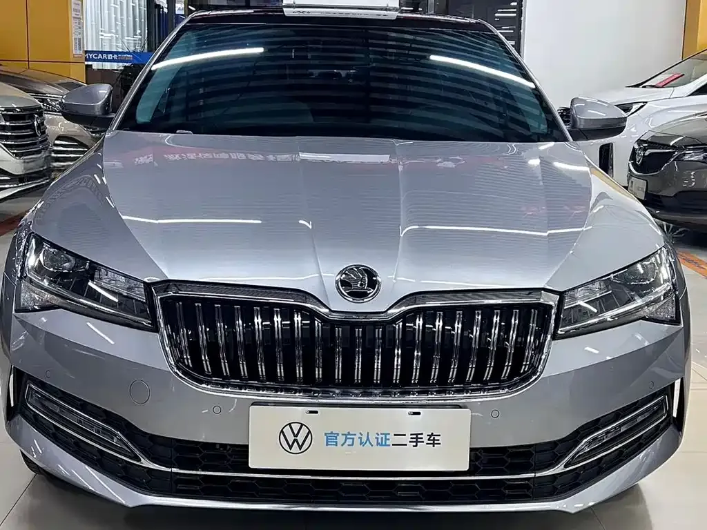 Skoda Superb — фото 1