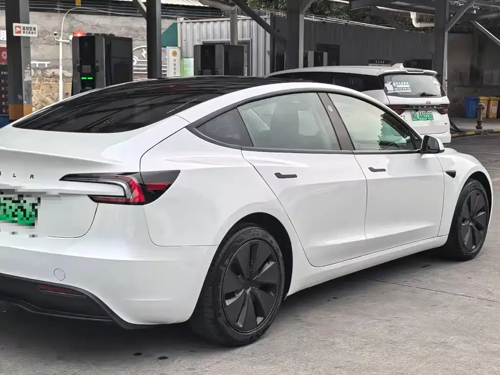 Tesla Model 3 — фото 3