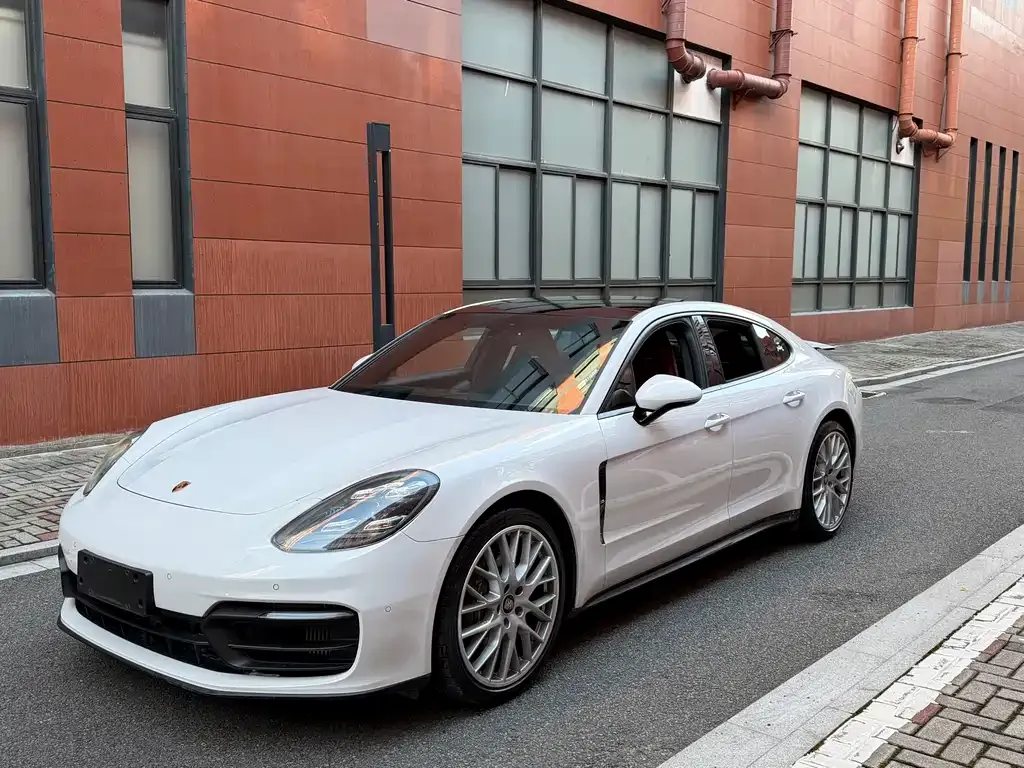 Porsche Panamera — фото 1