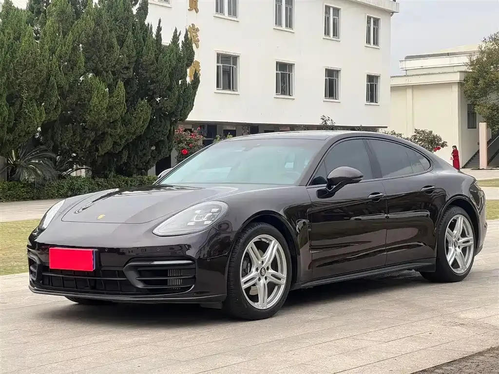 Porsche Panamera — фото 1