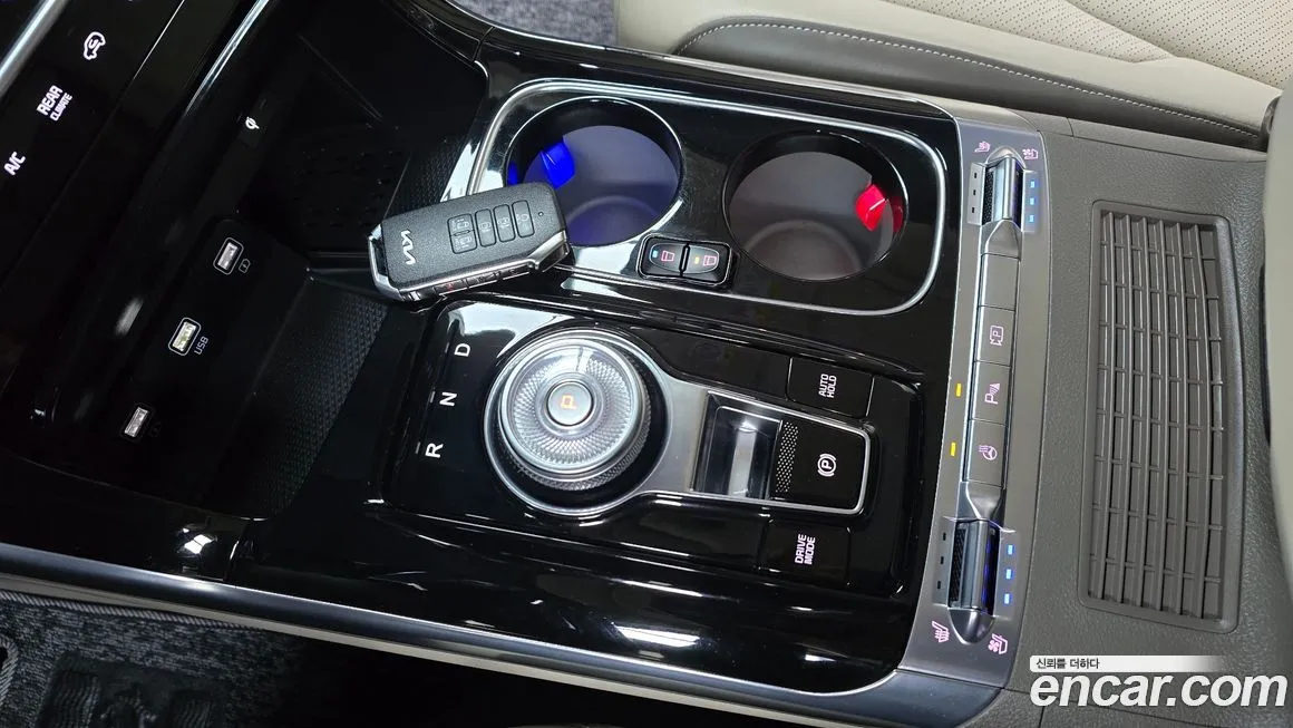 Kia Carnival — фото 10