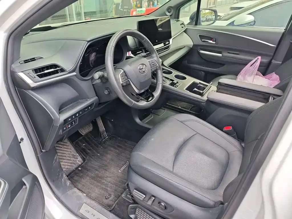 Toyota Granvia — фото 9