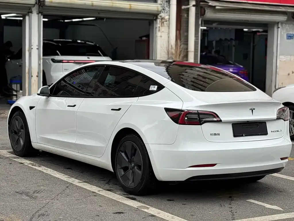 Tesla Model 3 — фото 10