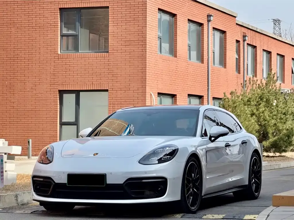 Porsche Panamera Hybrid — фото 1