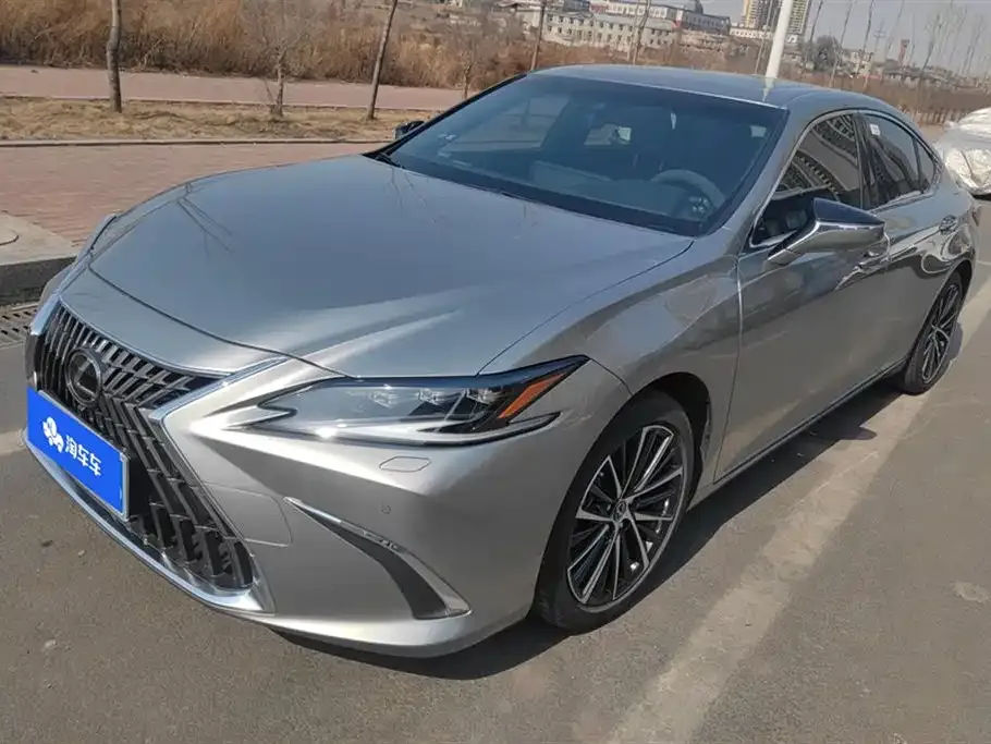 Lexus ES — фото 1