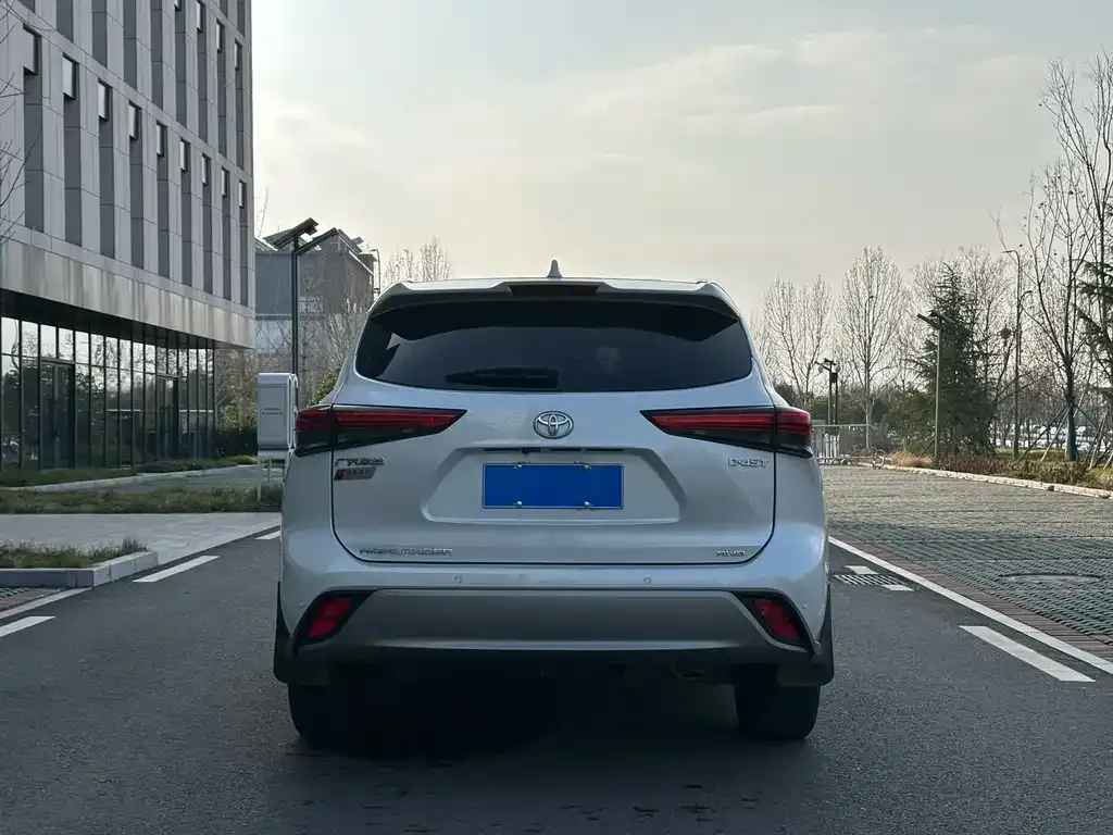 Toyota Highlander — фото 2