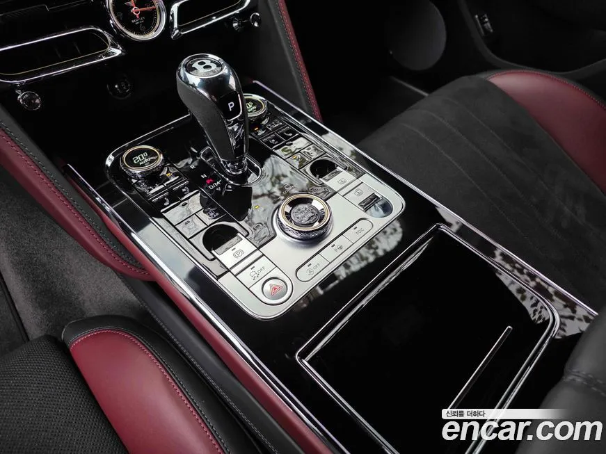 Bentley Flying Spur — фото 8