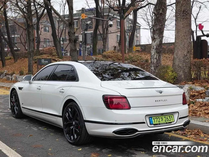 Bentley Flying Spur — фото 10
