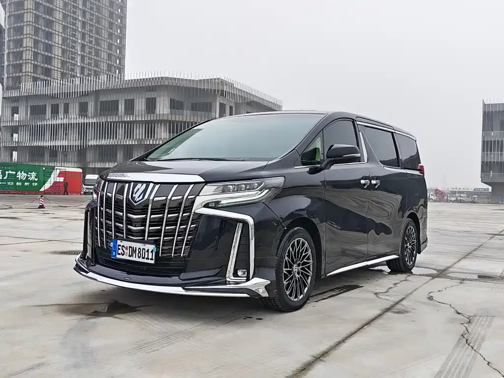Toyota Vellfire — фото 1