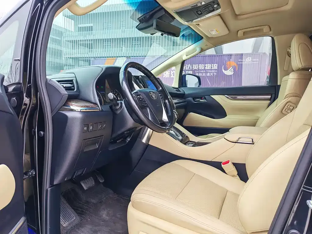 Toyota Vellfire — фото 5