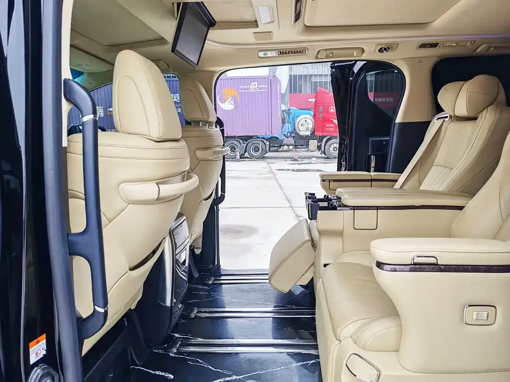 Toyota Vellfire — фото 6