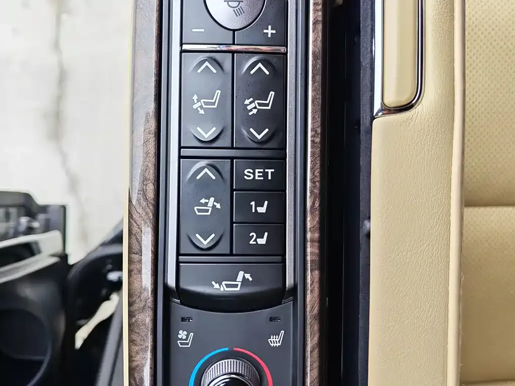 Toyota Vellfire — фото 2
