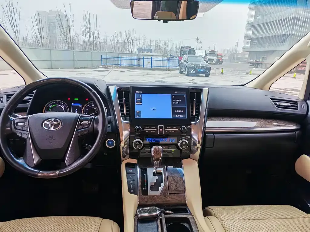 Toyota Vellfire — фото 4