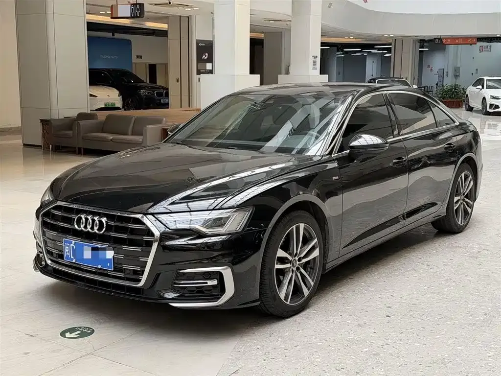 Audi A6L — фото 1