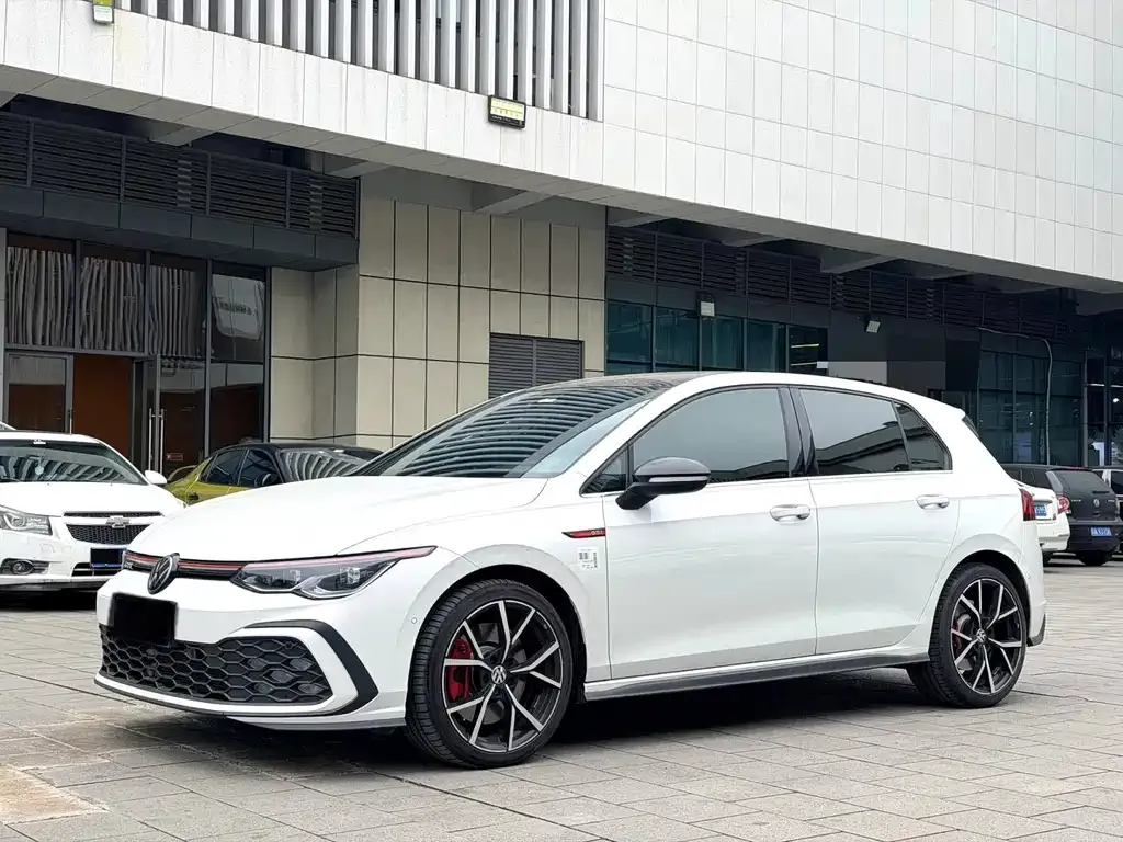 Volkswagen Golf GTI — фото 1