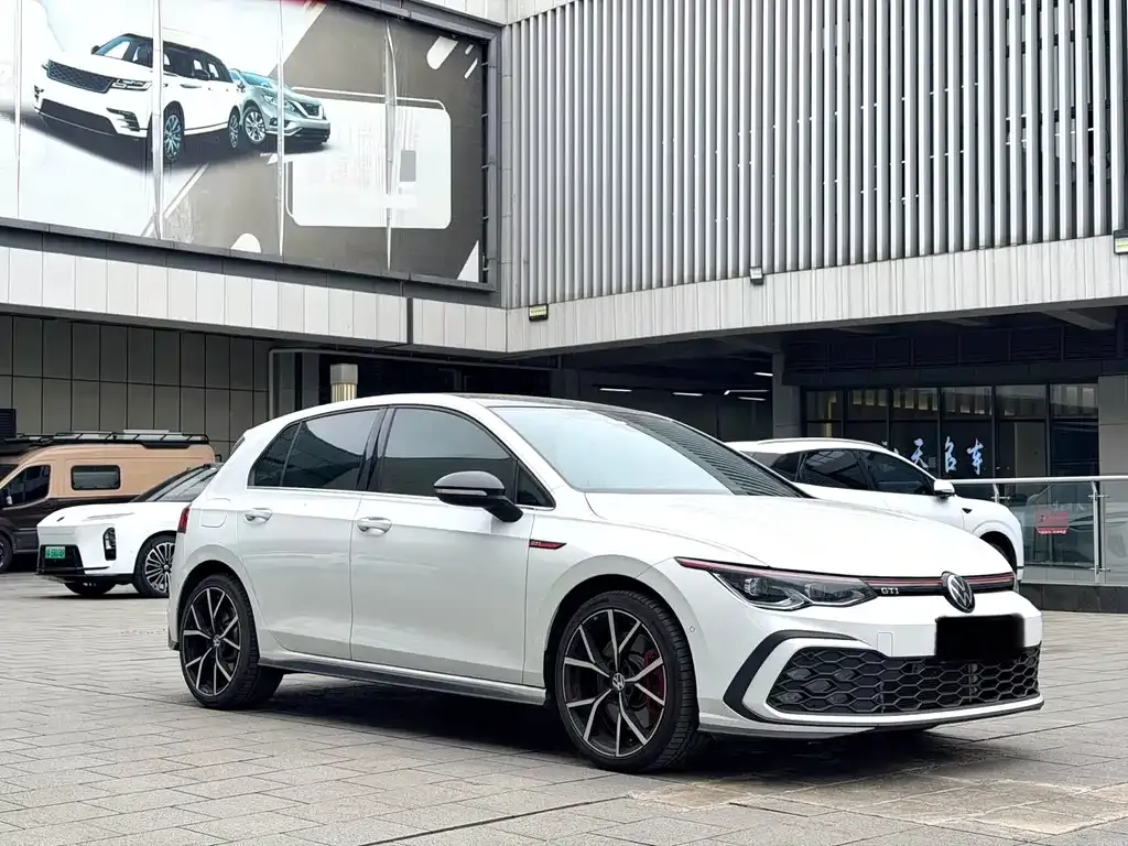Volkswagen Golf GTI — фото 10