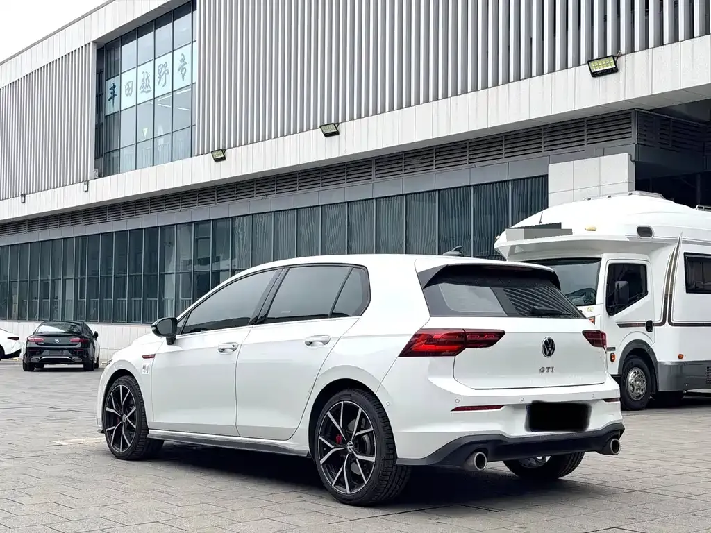 Volkswagen Golf GTI — фото 6