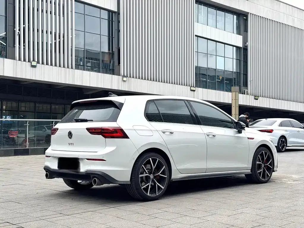 Volkswagen Golf GTI — фото 8
