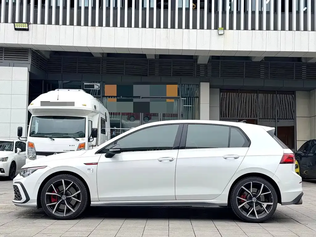 Volkswagen Golf GTI — фото 3