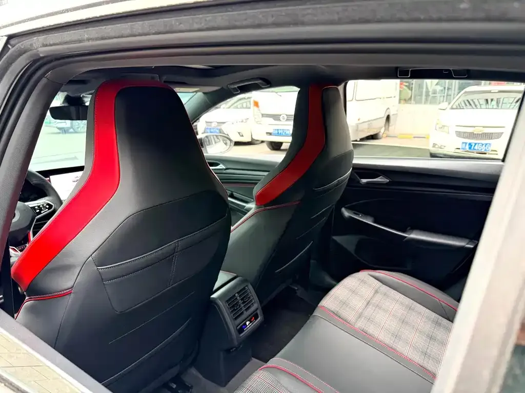 Volkswagen Golf GTI — фото 2