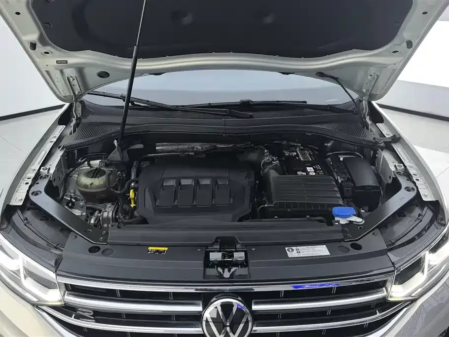 Volkswagen Tiguan L — фото 9